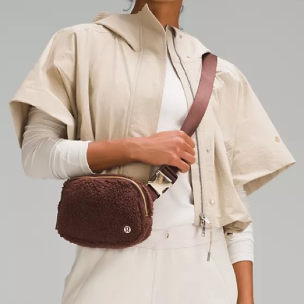 NWT Lululemon Everywhere Fleece Belt Bag 1L Brown Earth/Gold - Picture 14 of 15